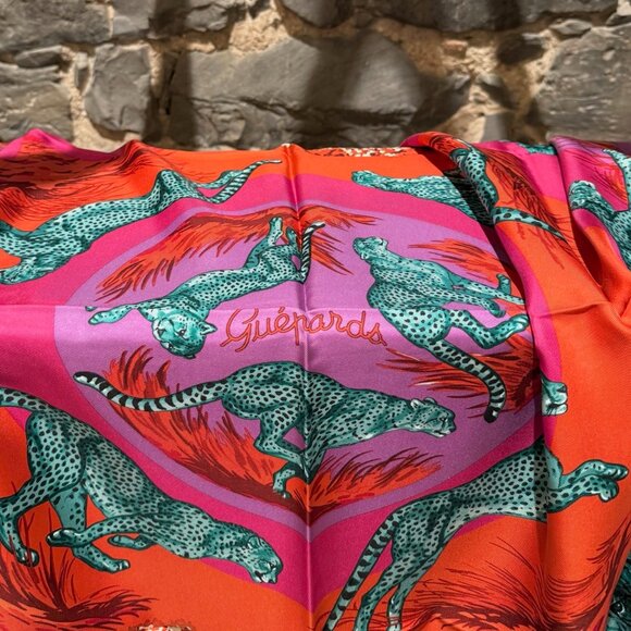 Hermès Purple Magenta "Guépards" 90cm Silk Square Scarf - Picture 5 of 11